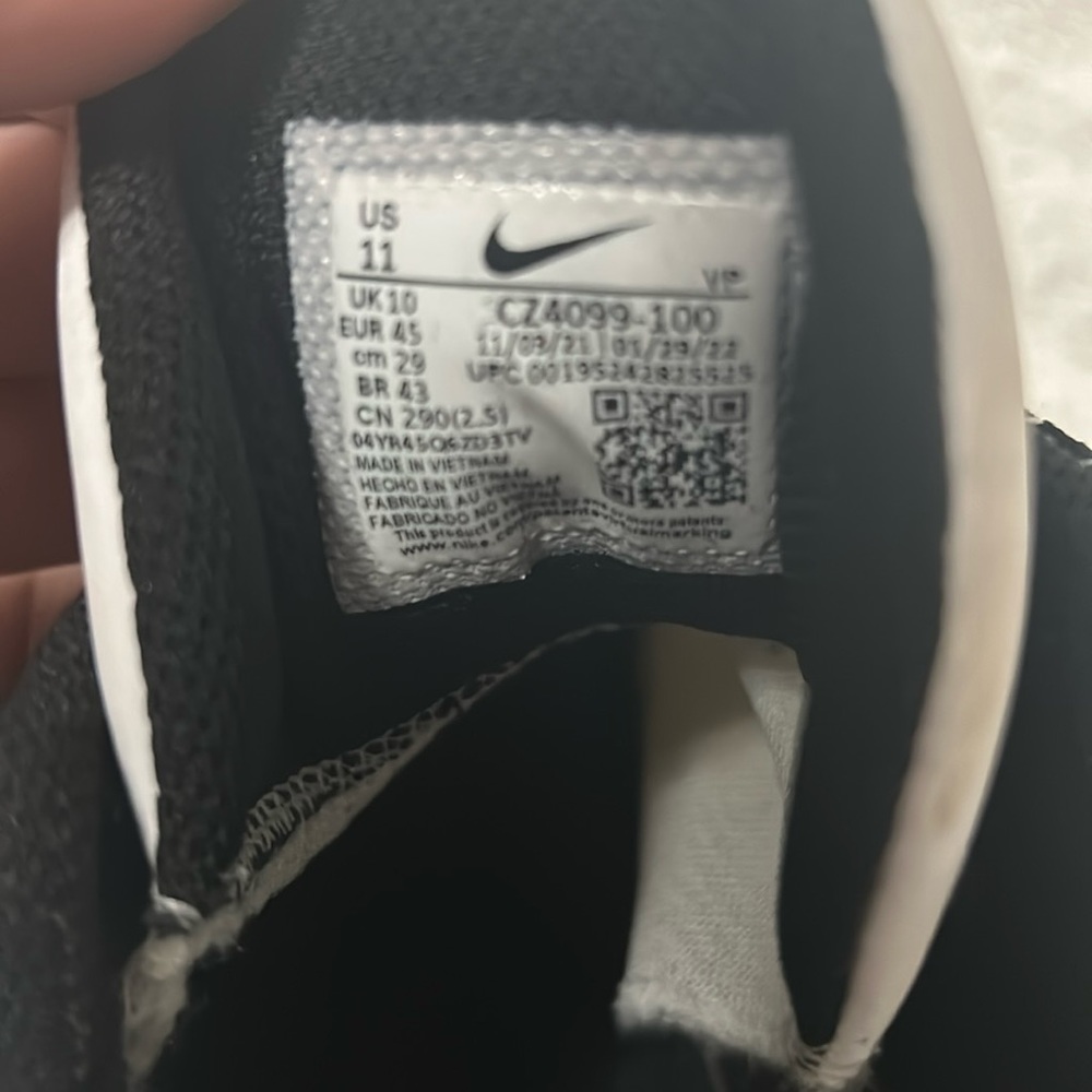 Nike Giannis Immortality basketball shoes, size 11 - Picture 4 of 6